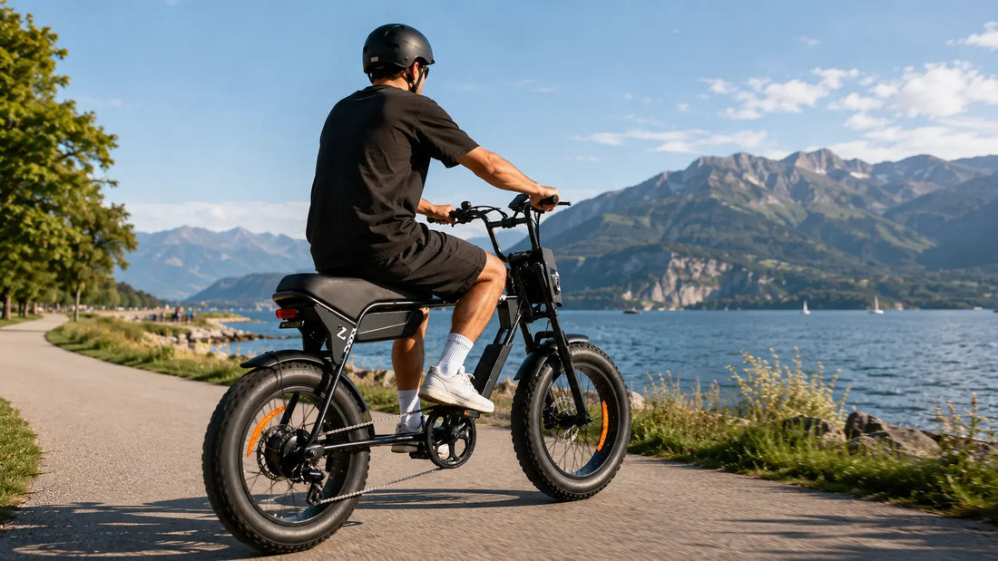 Fahrer mit dem Rockbike Rumble E-Fatbike auf einer längeren Tour